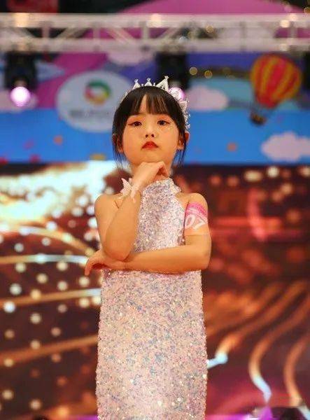 模特走秀视频超模直播 9778476e90ae4a40bfb1cd38b8f56885.jpeg