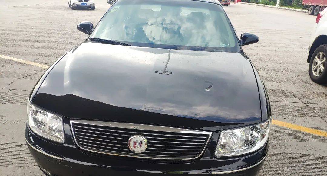 车辆|看把这车砸的！背后竟然牵出这件事...