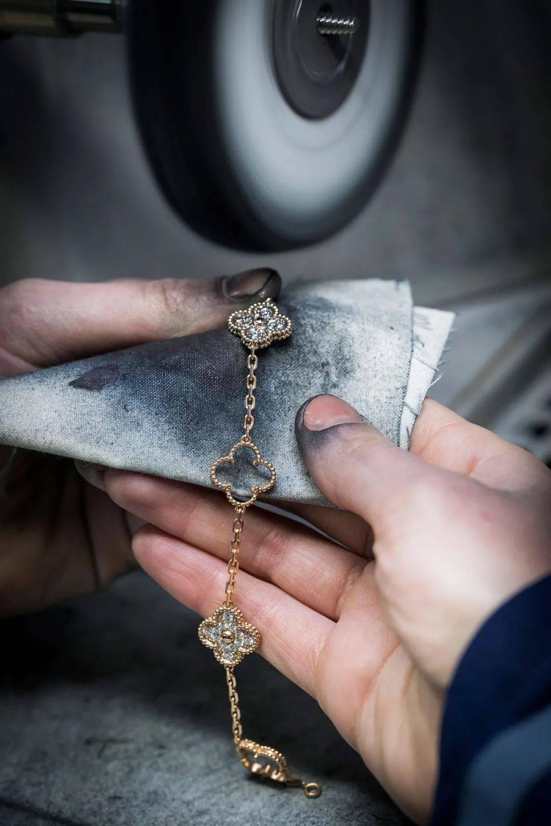 Cleef|小小一片叶子，为什么白富美都爱?