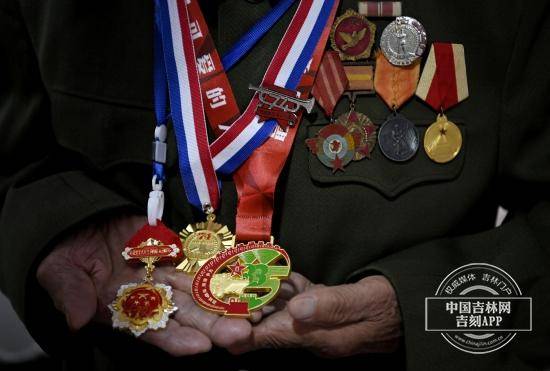 战场|致敬老兵刘德厚：战场上只有一个念头，为了新中国的胜利，向前冲！