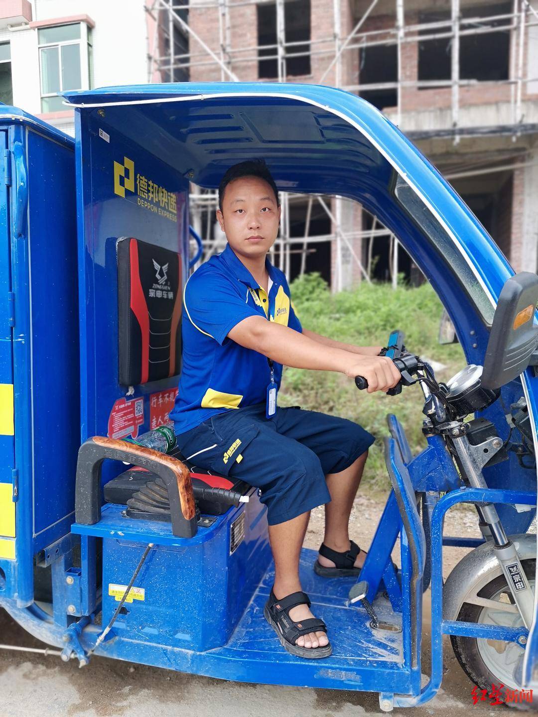 收获|挡刀救女孩的川籍小哥恢复上班还收获爱情，但婉拒了升职加薪