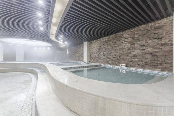 兄弟|在本溪体验东北式搓澡受打击，南方兄弟报警：我的肉都搓下来啦！