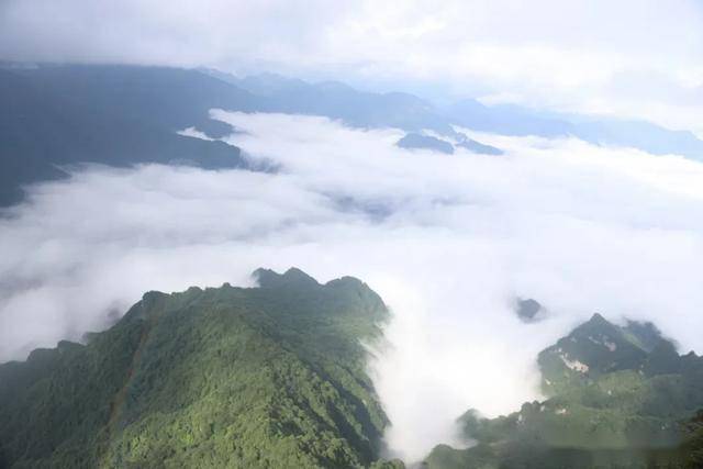 8月17日,云海&彩虹同现汉中龙头山