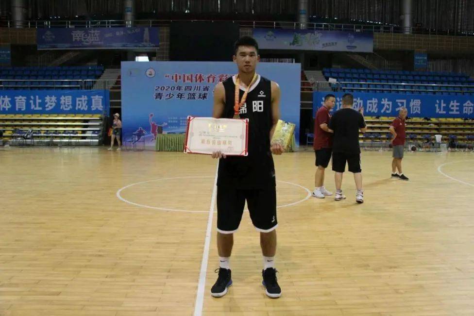 绵阳南山中学男子篮球队代表绵阳参加2019年四川省青少年篮球锦标赛