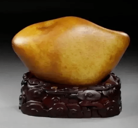 天价|2210万成交！这块天价籽料，火了！