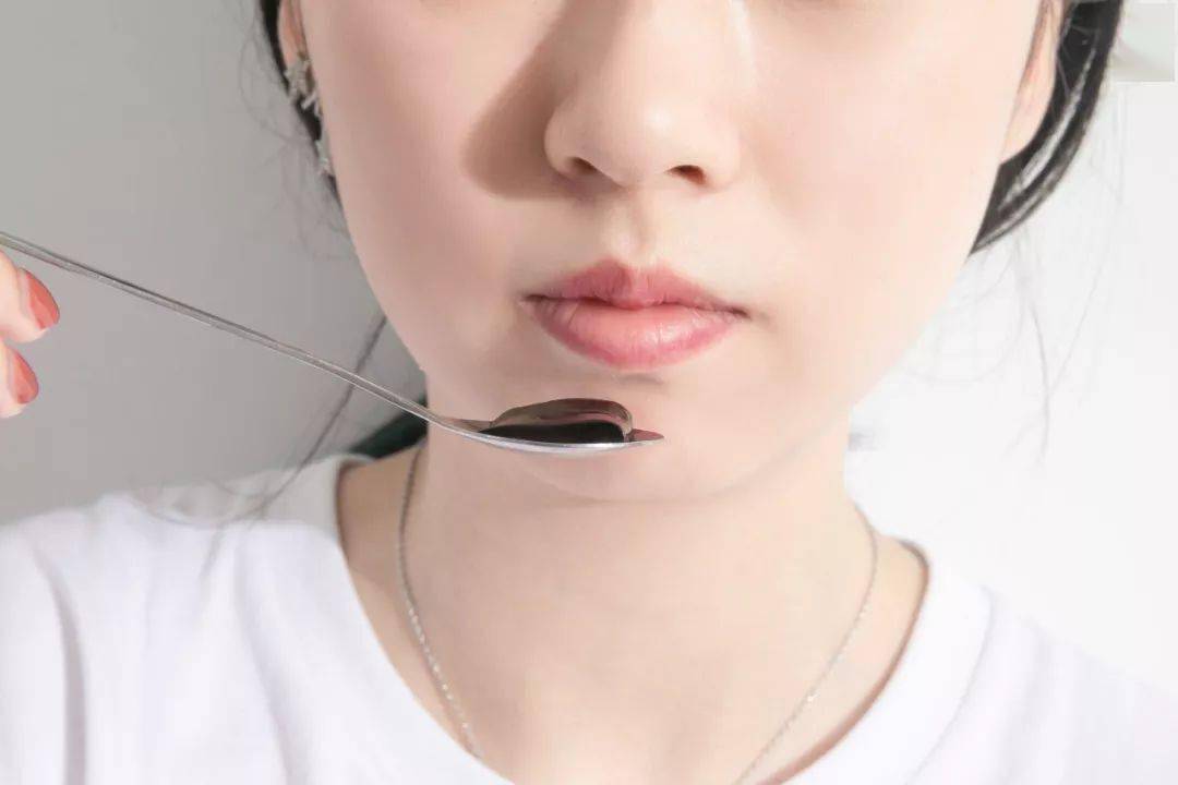 油脂|半个娱乐圈都在吃的“黑魔法”果冻，每日一吸，迎来好气色！