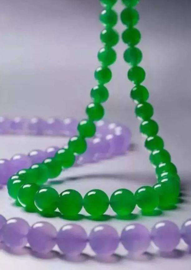 翡翠|清代满绿翡翠珠链现身鉴宝,一颗就值20万?!