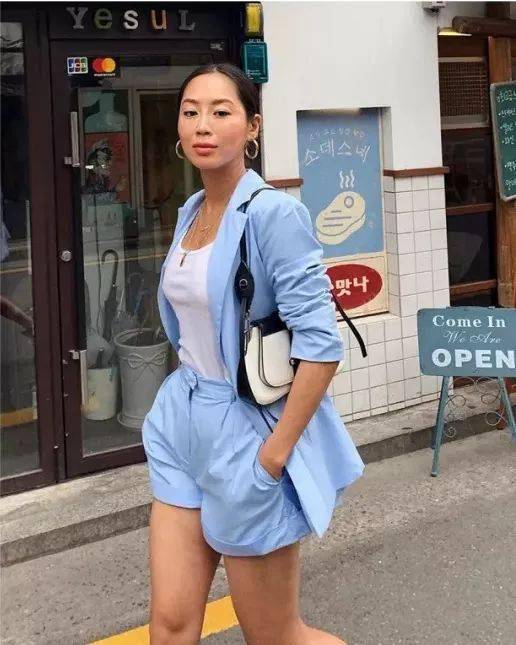 ‘威尼斯人’
西装+短裤(图29) ‘威尼斯人’
西装+短裤(图29)
