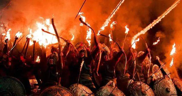 曹操|诸葛亮草船借箭，曹操为何不放火箭？