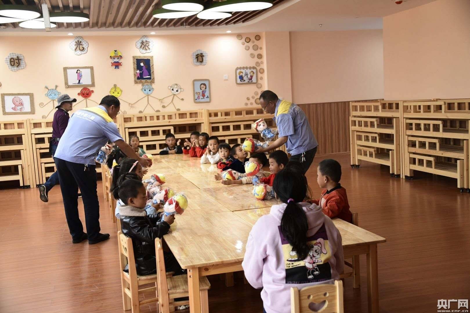 幼儿园|解决2520名学龄前儿童入学需求 我国最大易地扶贫搬迁县城集中安置区3所安置点幼儿园交付