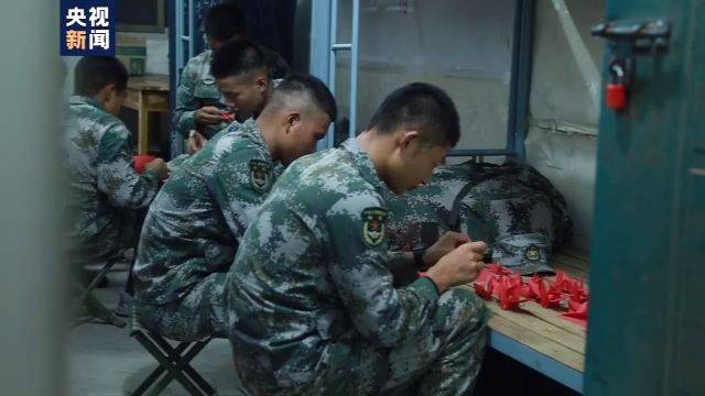 成功|从洪水里的生死营救到成功转出ICU 95后排长冒小驰的“重生”来之不易