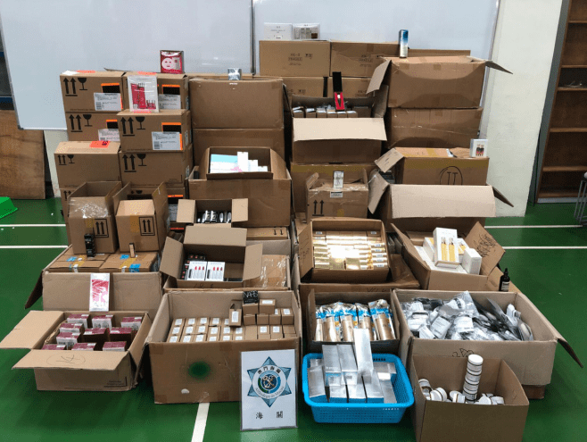 两地|澳门海关与治安警联手捣破关闸水货店 查获380万澳门元美妆产品