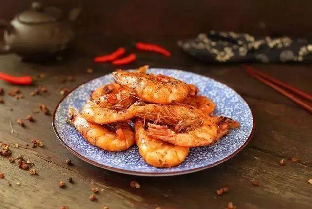 大虾|试试这个做法,连虾壳都吃的一干二净大虾别再油焖了