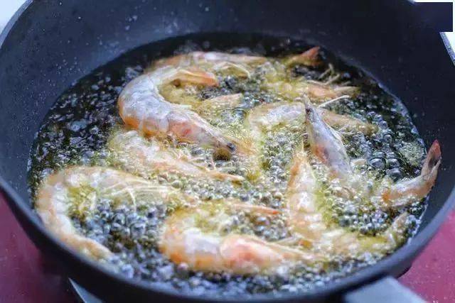 大虾|试试这个做法,连虾壳都吃的一干二净大虾别再油焖了