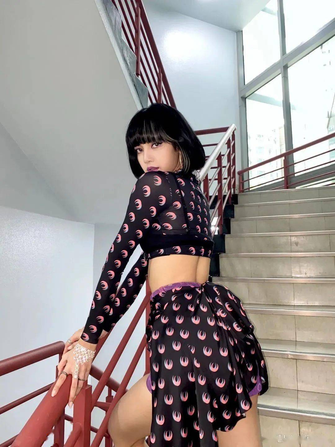 娃娃脸|Lisa、Jennie这些充满魅力的娃娃脸女生，到底是怎么化妆的？