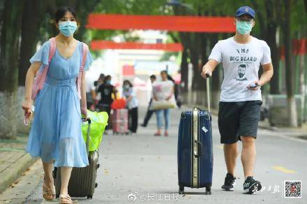 欢迎回家！刚刚，武汉迎来第一批返校大学生