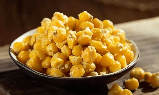 玉米粒|却是鲤鱼草鱼的最爱，看见就追着咬！这款玉米饵的做法虽然复杂