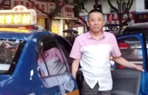 雷宇|3名兵哥哥打车去抗洪，临下车时司机做了这个动作......