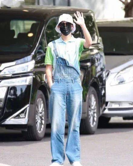 娜比|早秋第一件单品我选好了！是杨洋娜比都Pick的背带裤~