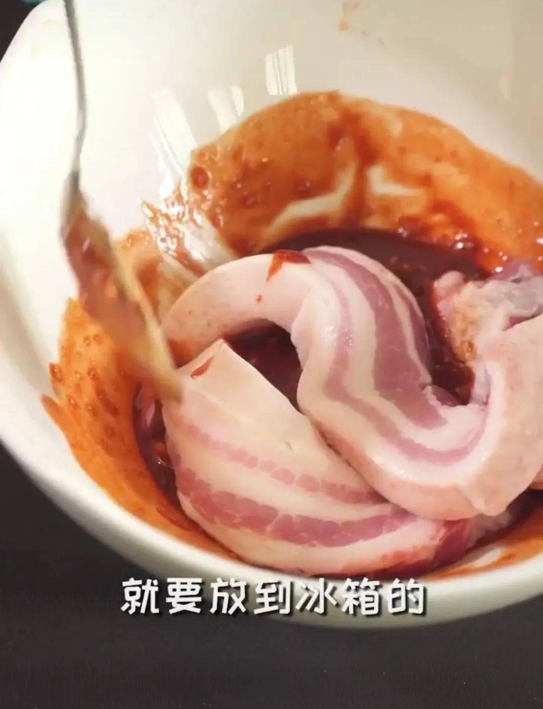 五花肉|色泽十分诱人，带着酱香，食欲大增！广东家庭版叉烧