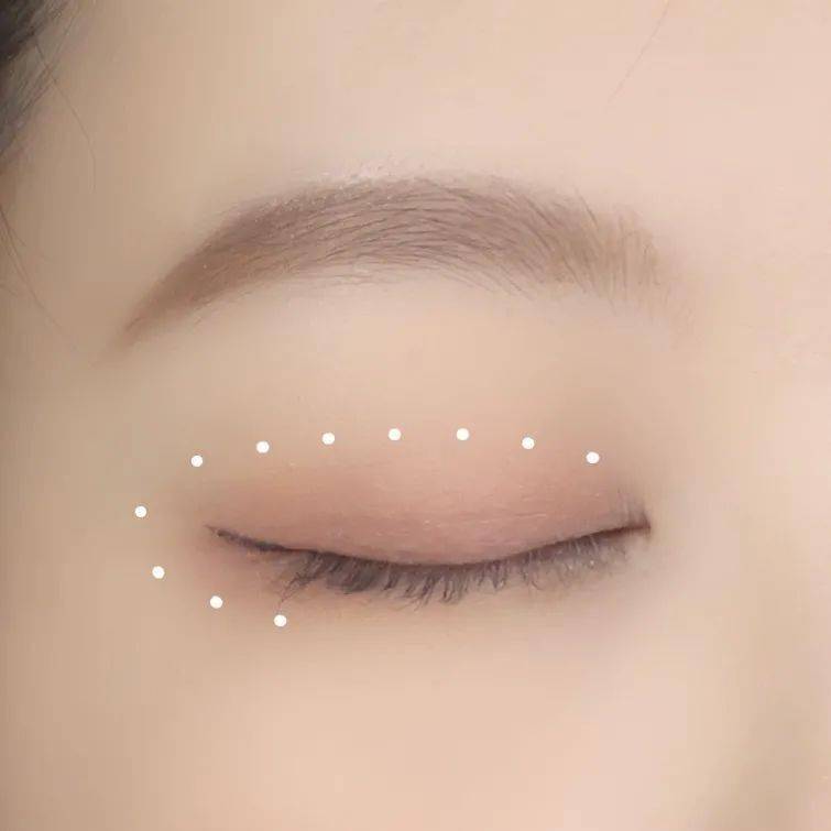 眼影|眼睛好看的女生,都比你多做了这一步!
