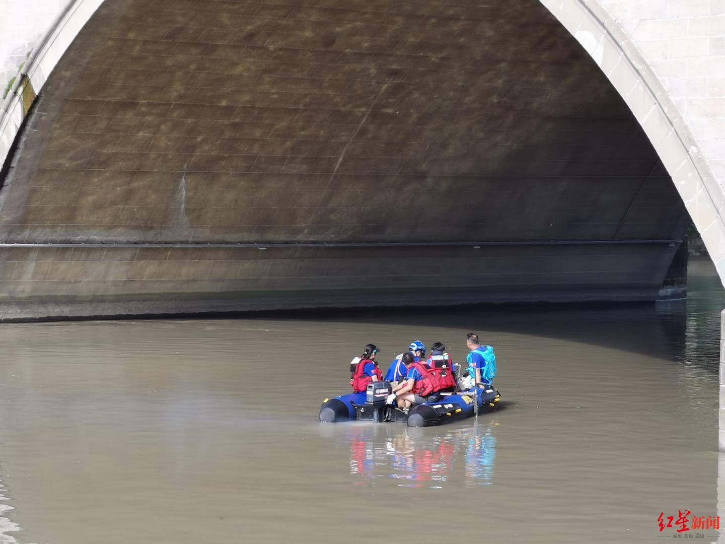 合江|出租车司机跳河救人失踪 被救女子含泪下跪：身患抑郁症，今后一定好好珍惜生命