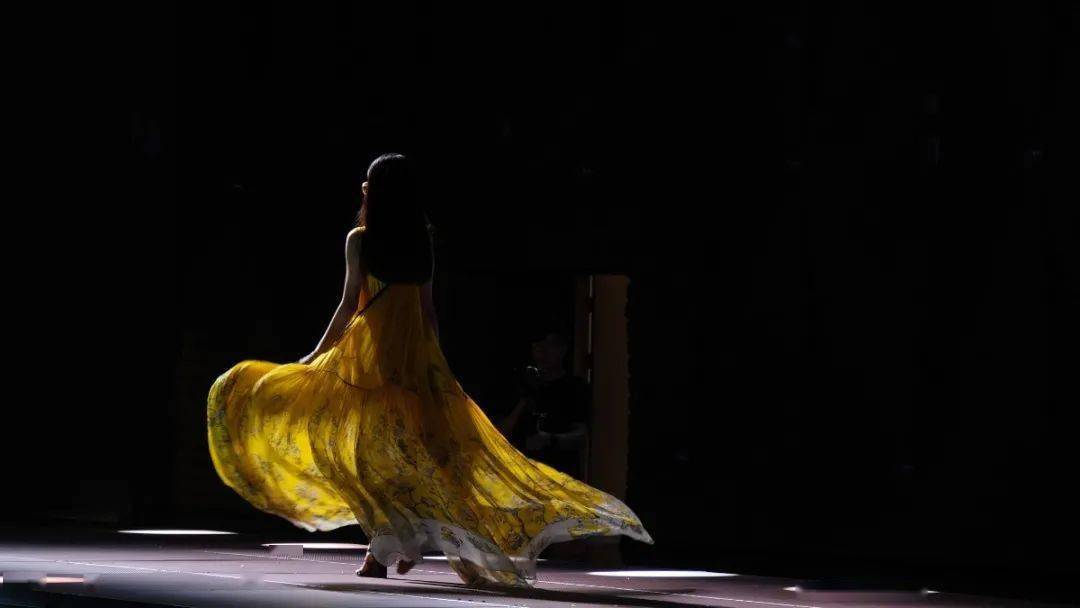 南都|离开10级滤镜，深圳这群“神秘姐姐”颜值曝光！网友：太真实了