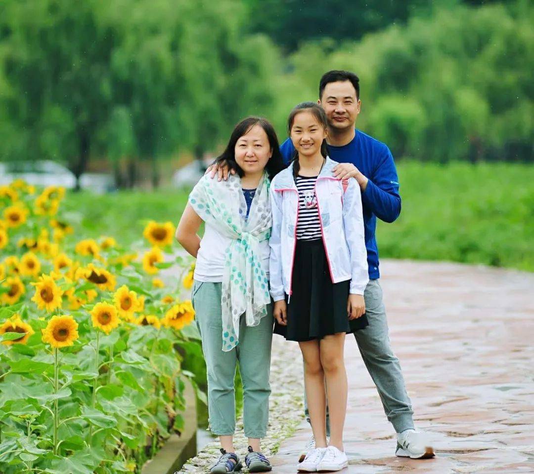 老师的一家 a060bc424a074ce889d052336a3bbf2d.jpeg