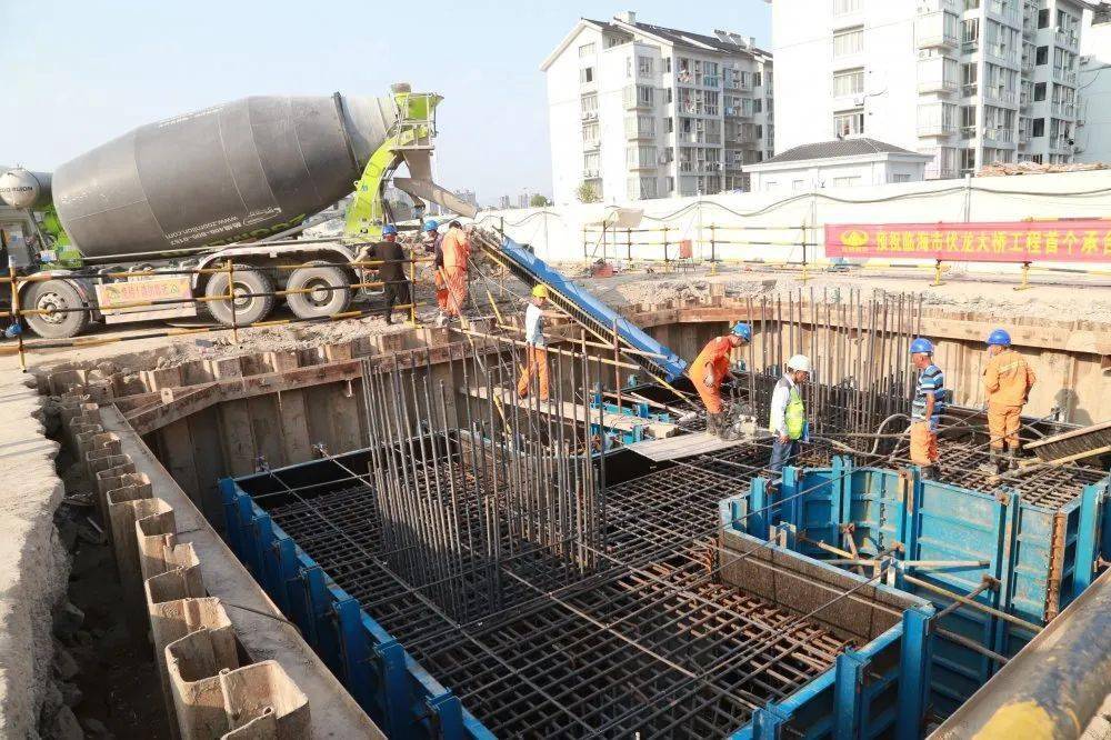 城投力量 项目攻坚丨伏龙大桥工程完成首个承台混凝土浇筑