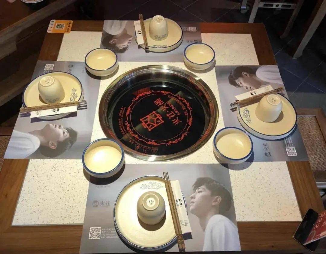 邓伦开火锅店了设计红红火火明星果然都爱火锅店