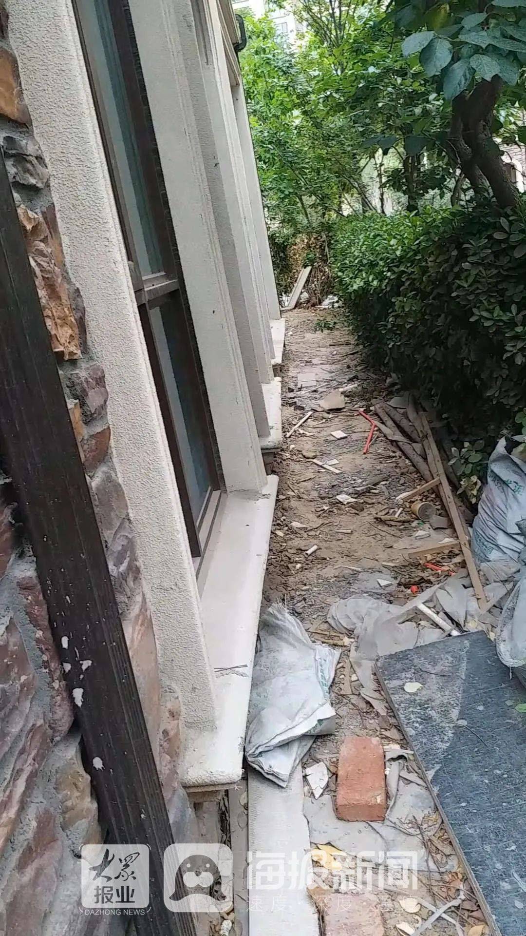 裂缝|潍坊圣菲漫步小区墙体现3米裂缝 开发商再三反悔不予处理