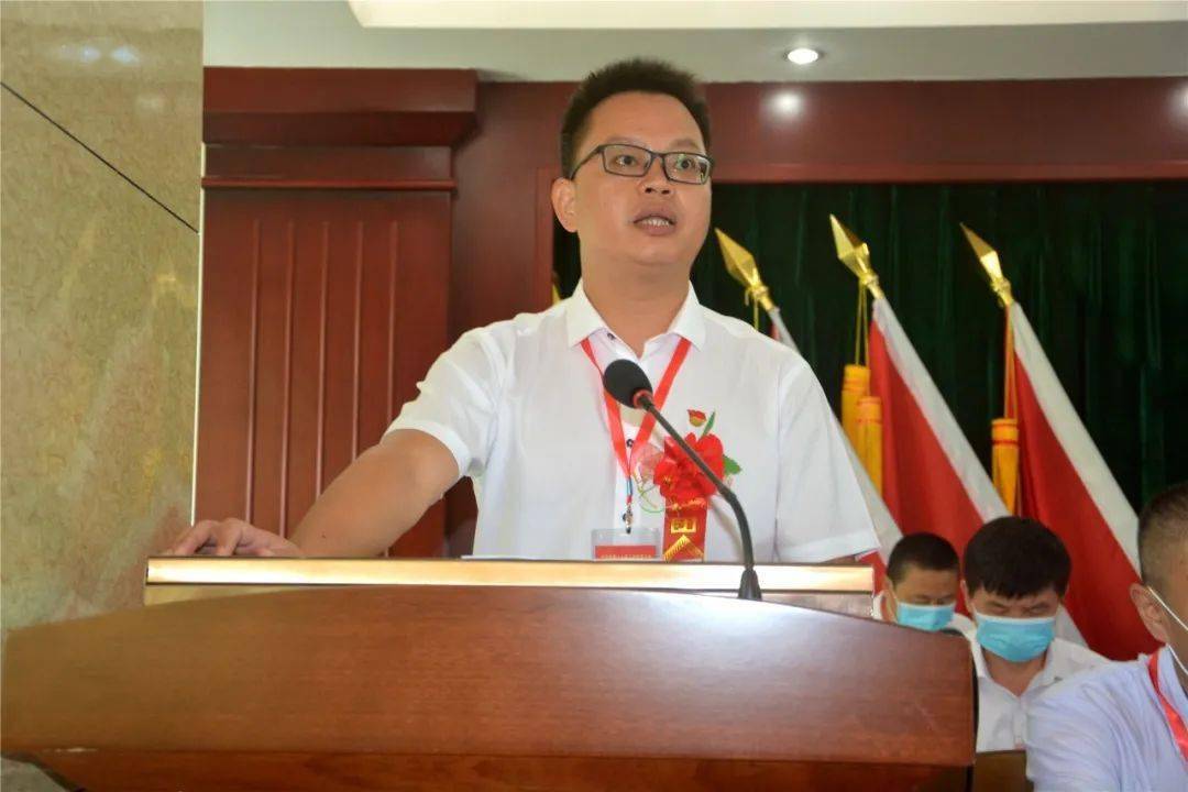 东田镇第十七届人民代表大会第六次会议顺利召开,柯华明同志满票当选