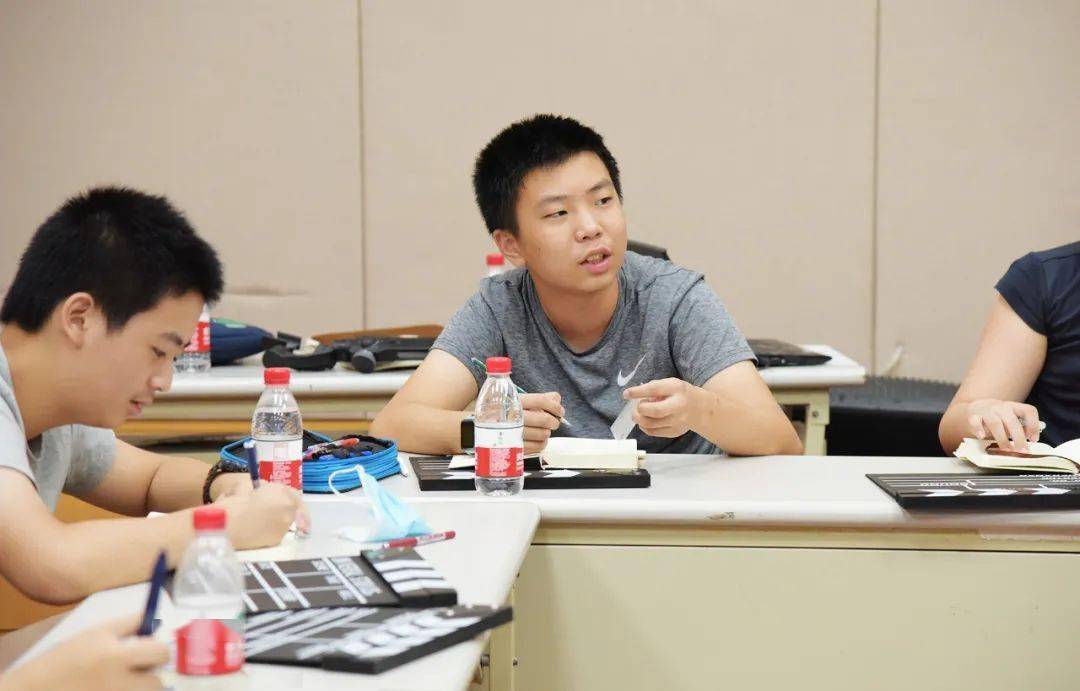 福尔摩斯|【大片预告】这些明星里说不定有你的同学哦！