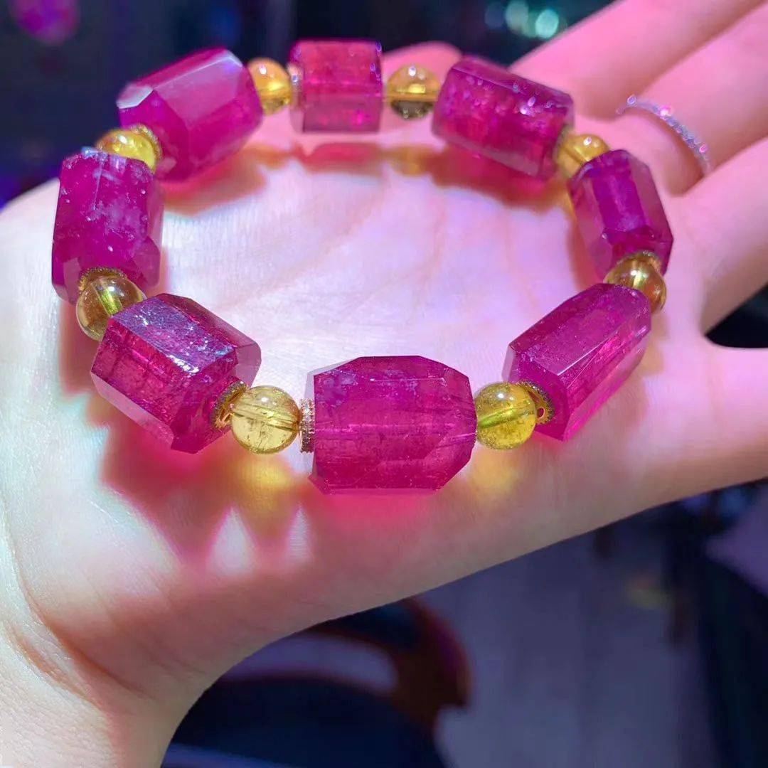 珠宝|红宝石为什么备受瞩目，用美貌迷惑人间的红宝石！