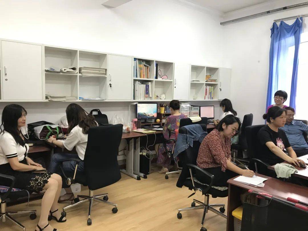 【校园新闻】我校各教研组开学初统一开展教研活动