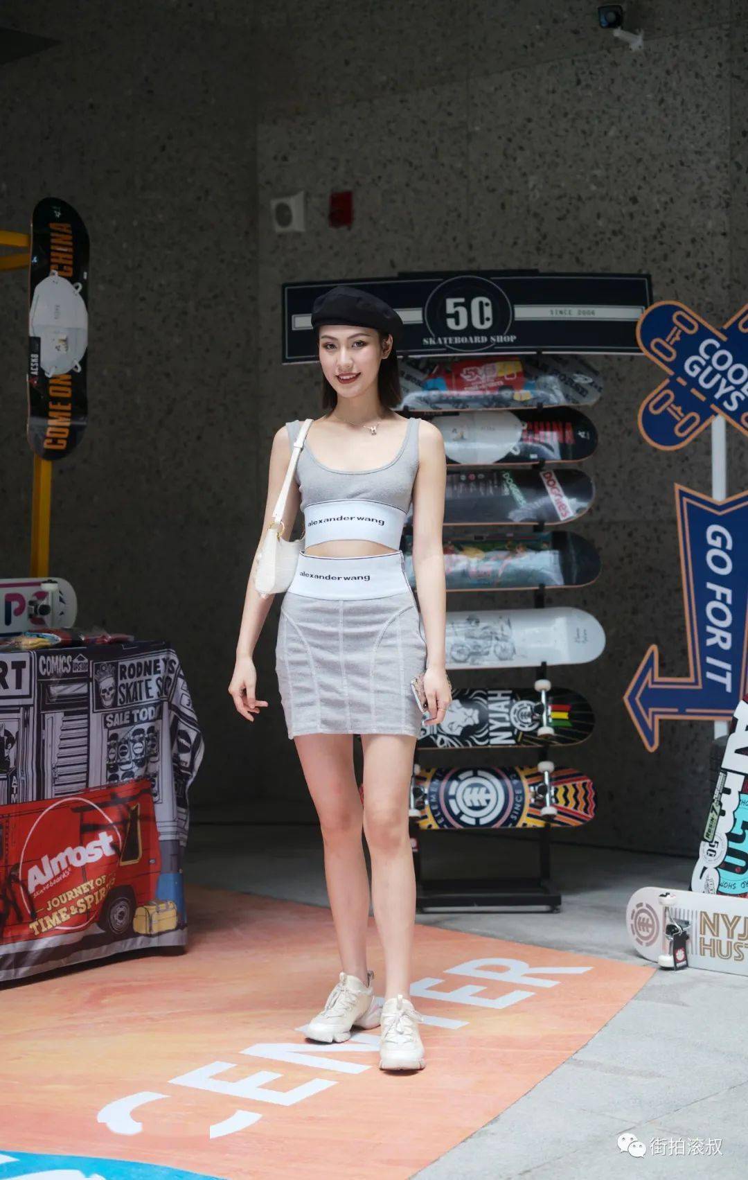 项目|【滚叔街拍】炎夏的炙热渐退，短裙的魅力依旧