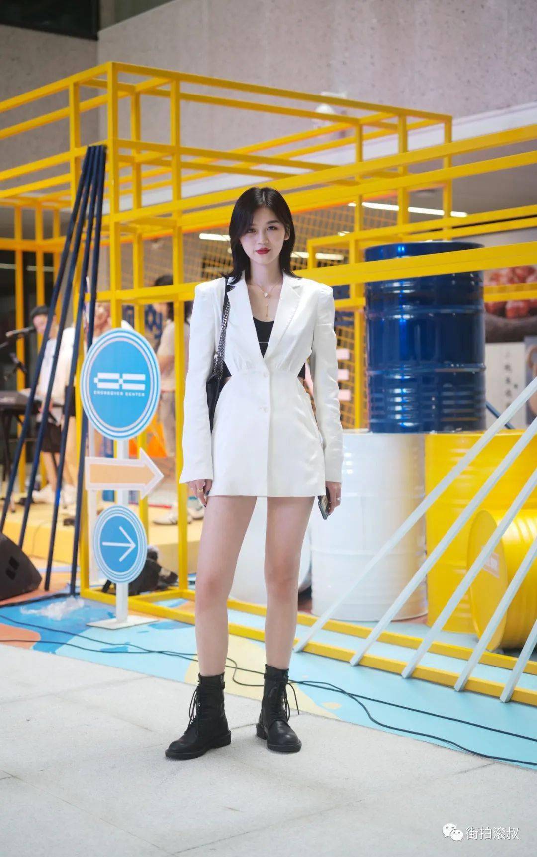 项目|【滚叔街拍】炎夏的炙热渐退，短裙的魅力依旧