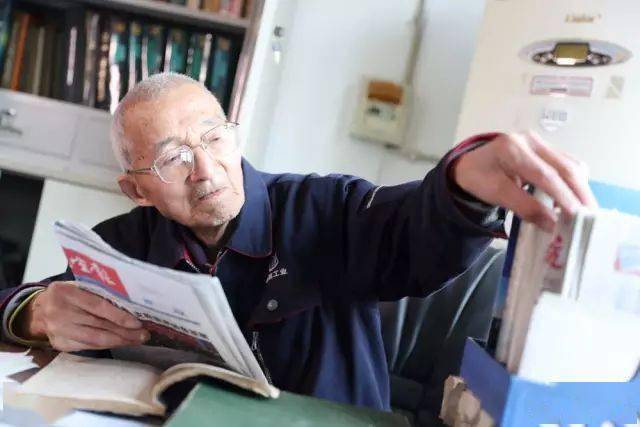 这位90岁的老航空人,为何还要坚持在一线?_姚老