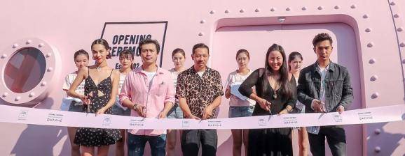 人人|人人都有一双达芙妮的日子,彻底过去了