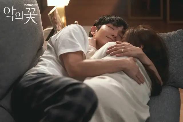 花美男|李准基用了15年，让人不再关注他的美貌