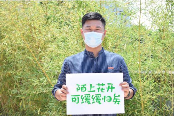 来袭|刷屏了！开学季最暖高校横幅来袭，学生：戳中我的小心脏