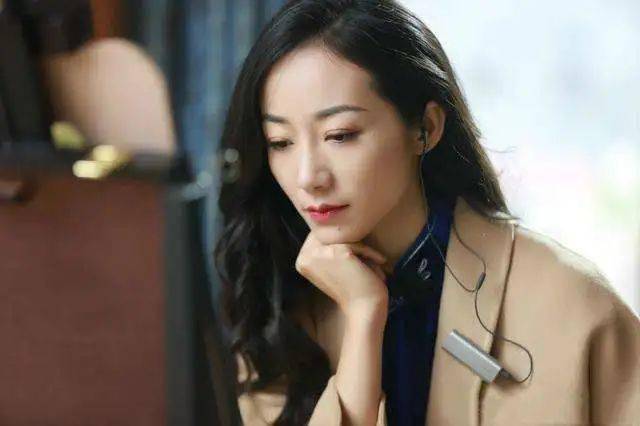 宝姐|宝姐：韩雪37岁还是被骂只能当“花瓶”？守着亿万珠宝，不红又怎样…