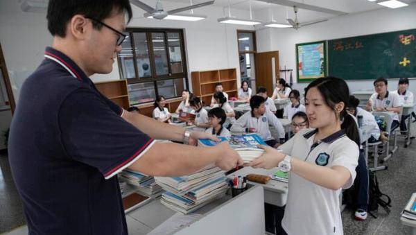 生活|高中返校日“一科都不少”150万人开学“彩排”|防疫、学习、生活、运动