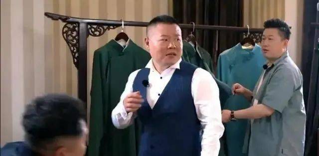 长衫|《德云斗笑社》“一哥”选拔赛！藏在大褂/长衫里的秘密。