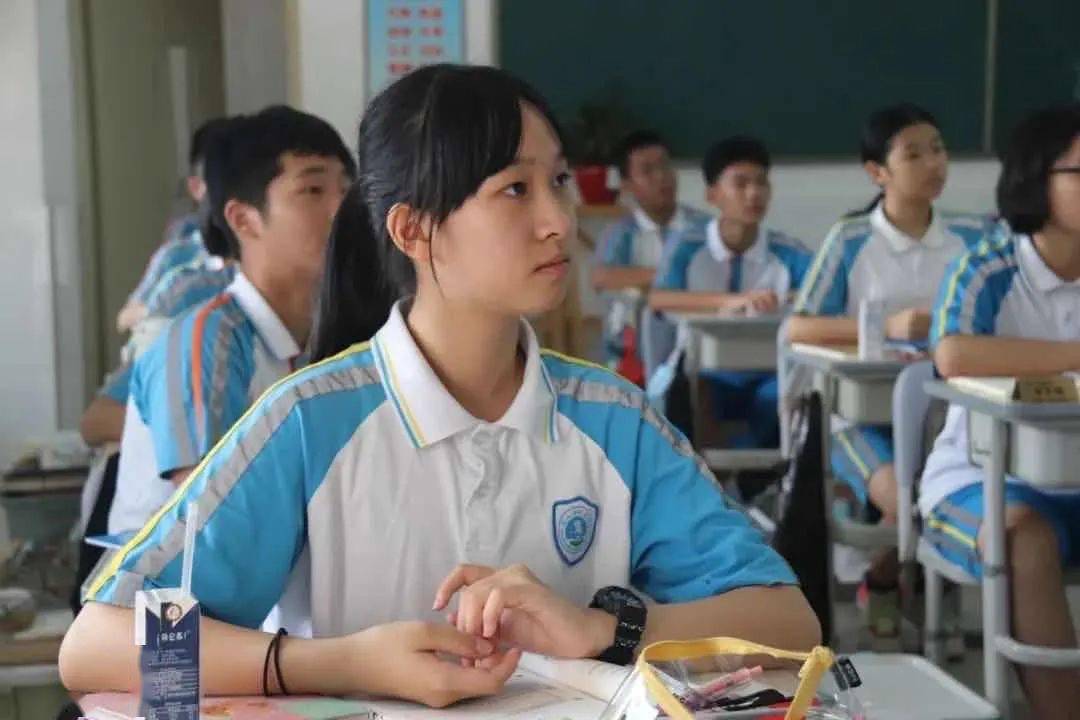 松山湖实验中学 :开学第一天,同学们状态满满