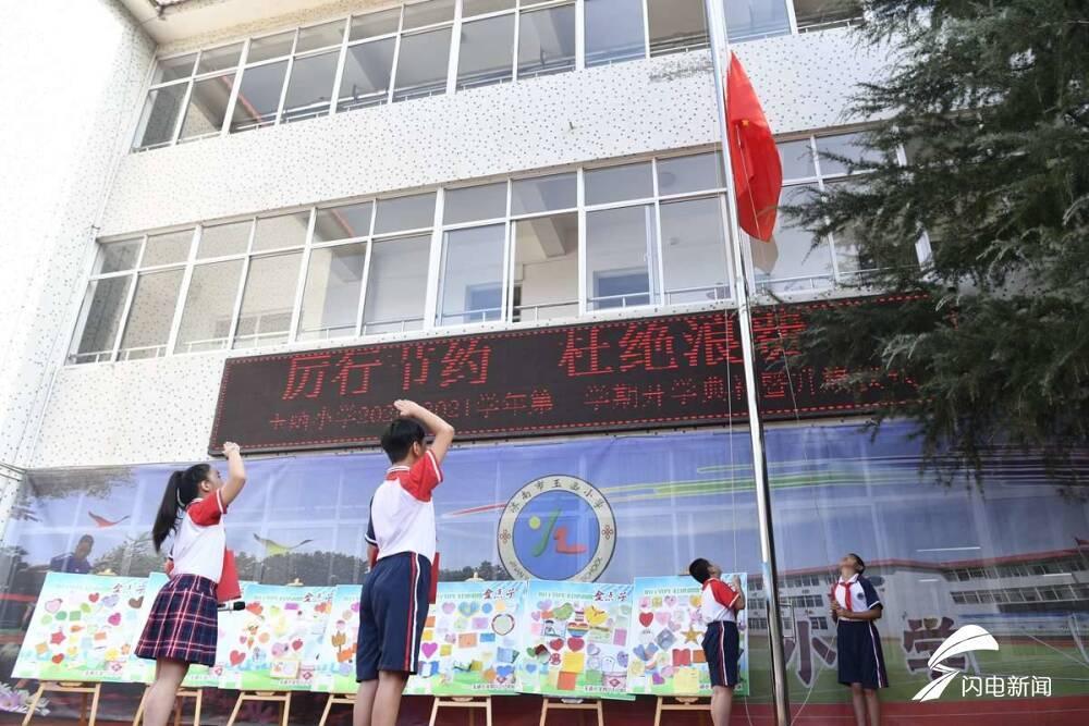 弟弟|开课啦！弟弟跟着姐姐来上学，二胎同校上学逐年递增