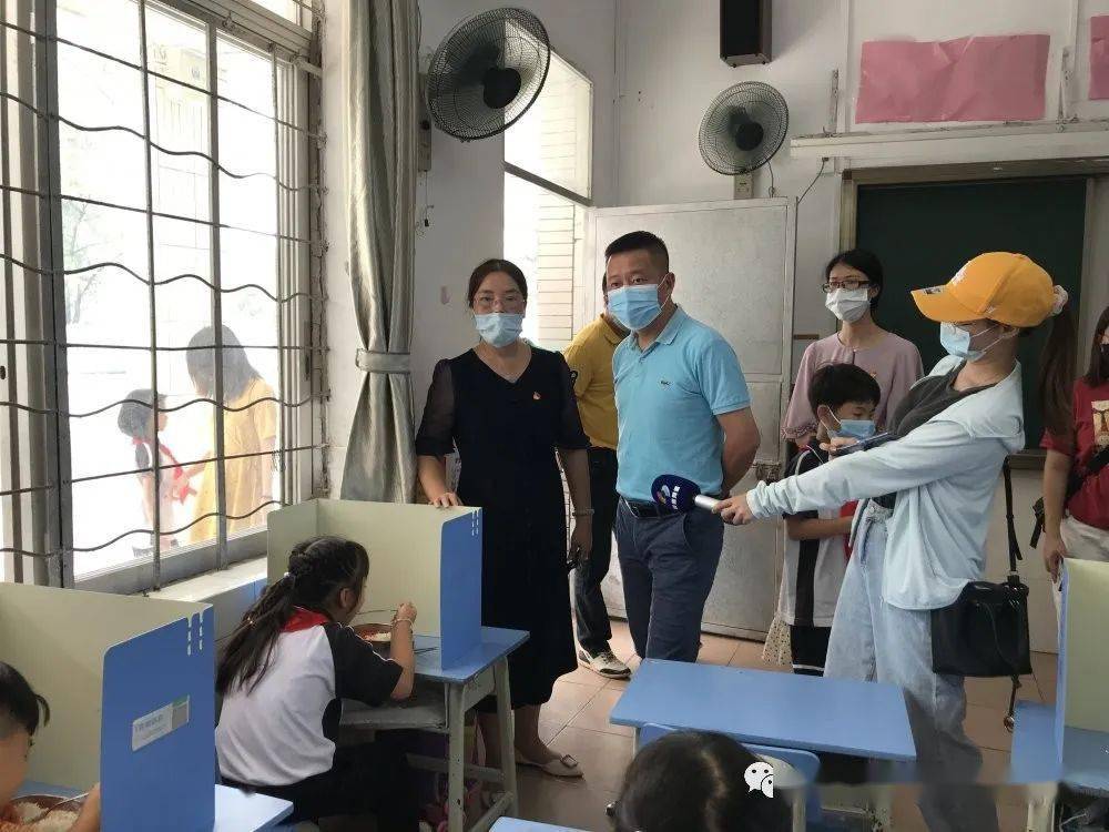 不忘初心彰显教育真情 领导关怀助力学校前行—杏坛镇党委书记柯