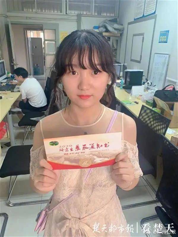 华科|湖北00后女孩开始读博了 家中三代都是华科毕业生