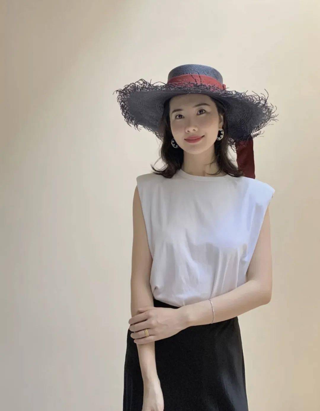 杜华|为什么霍汶希一出现，杜华女士就成了“华华子”？