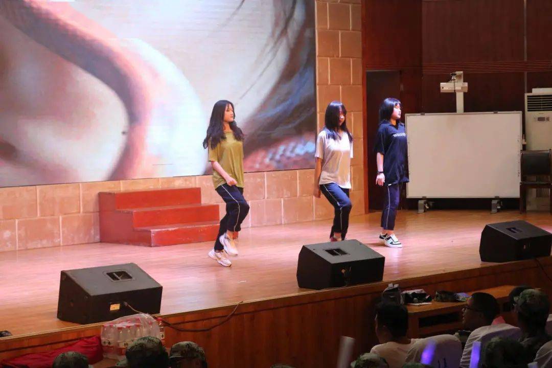 2020乐清市中学排名_乐清市外国语学校2020年军训文艺汇演